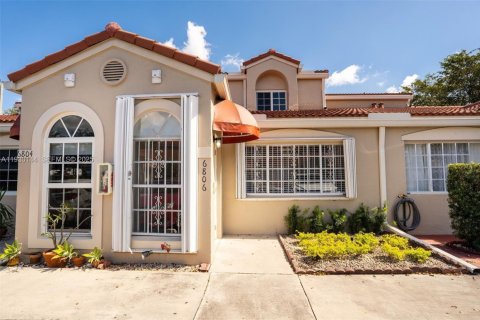 Condominio en alquiler en Miami Lakes, Florida, 3 dormitorios, 117.99 m2 № 1992236 - foto 1