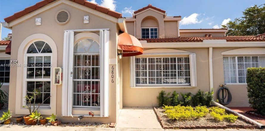 Condominio en Miami Lakes, Florida, 3 dormitorios  № 1992236