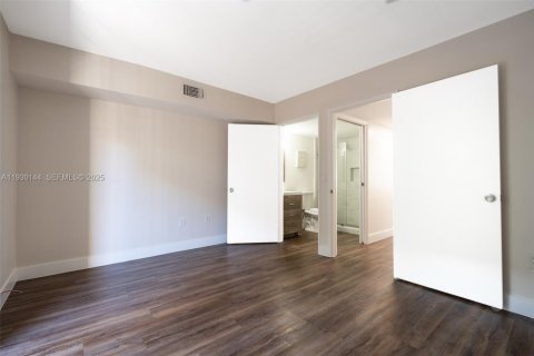 Condominio en alquiler en Miami Lakes, Florida, 3 dormitorios, 117.99 m2 № 1992236 - foto 10