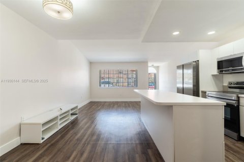 Condominio en alquiler en Miami Lakes, Florida, 3 dormitorios, 117.99 m2 № 1992236 - foto 8