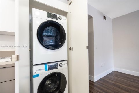 Condominio en alquiler en Miami Lakes, Florida, 3 dormitorios, 117.99 m2 № 1992236 - foto 9