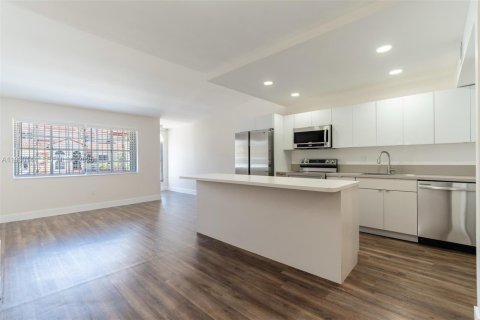 Condominio en alquiler en Miami Lakes, Florida, 3 dormitorios, 117.99 m2 № 1992236 - foto 2