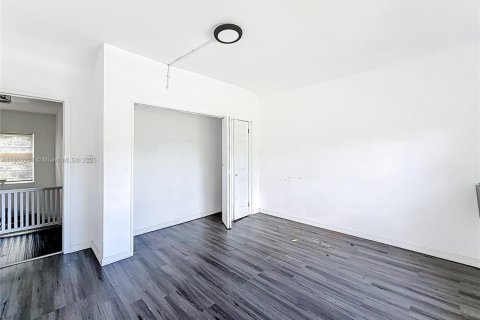 House in Miami, Florida 6 bedrooms, 250.46 sq.m. № 1875042 - photo 28
