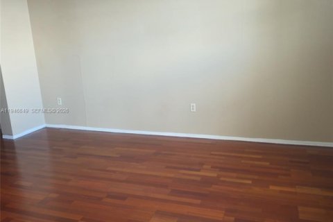 Condo in Miami, Florida, 1 bedroom  № 2003615 - photo 7