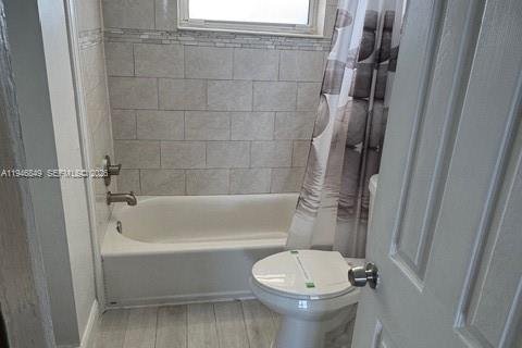 Condo in Miami, Florida, 1 bedroom  № 2003615 - photo 11