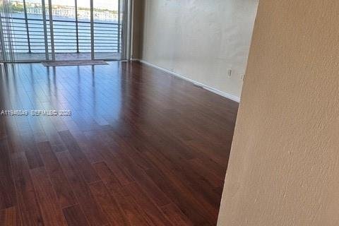 Condo in Miami, Florida, 1 bedroom  № 2003615 - photo 4