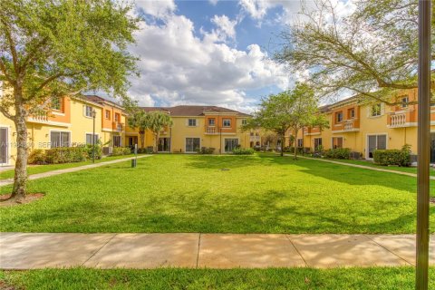 Townhouse in Miramar, Florida 3 bedrooms, 139.54 sq.m. № 2049629 - photo 15