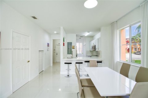 Townhouse in Miramar, Florida 3 bedrooms, 139.54 sq.m. № 2049629 - photo 17