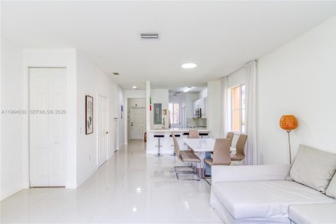 Townhouse in Miramar, Florida 3 bedrooms, 139.54 sq.m. № 2049629 - photo 16