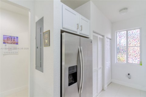Townhouse in Miramar, Florida 3 bedrooms, 139.54 sq.m. № 2049629 - photo 9