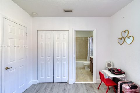 Townhouse in Miramar, Florida 3 bedrooms, 139.54 sq.m. № 2049629 - photo 28