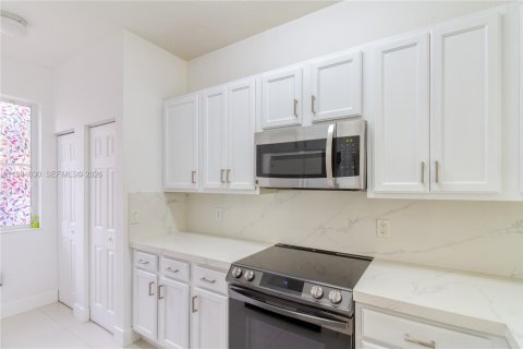 Townhouse in Miramar, Florida 3 bedrooms, 139.54 sq.m. № 2049629 - photo 8