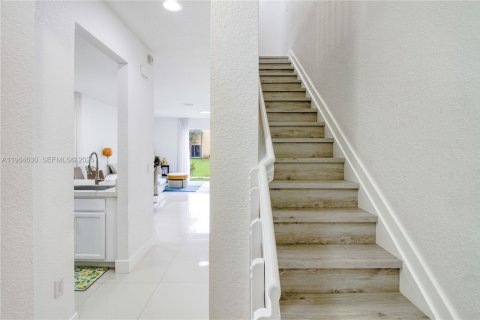 Townhouse in Miramar, Florida 3 bedrooms, 139.54 sq.m. № 2049629 - photo 21