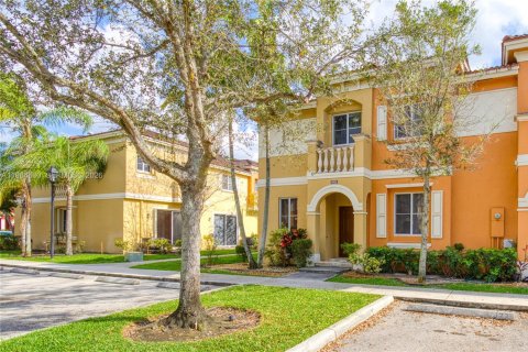 Townhouse in Miramar, Florida 3 bedrooms, 139.54 sq.m. № 2049629 - photo 3