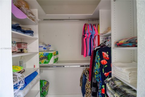 Townhouse in Miramar, Florida 3 bedrooms, 139.54 sq.m. № 2049629 - photo 24