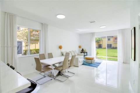 Townhouse in Miramar, Florida 3 bedrooms, 139.54 sq.m. № 2049629 - photo 14