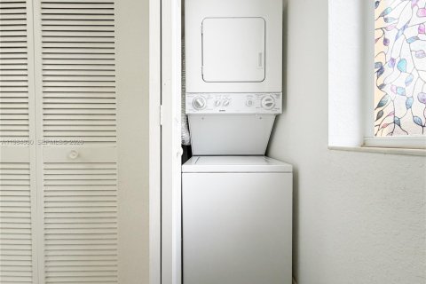 Townhouse in Miramar, Florida 3 bedrooms, 139.54 sq.m. № 2049629 - photo 11