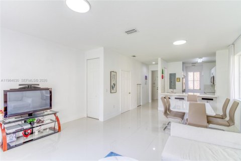 Townhouse in Miramar, Florida 3 bedrooms, 139.54 sq.m. № 2049629 - photo 18