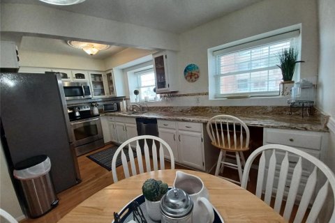 Adosado en venta en Redington Shores, Florida, 2 dormitorios, 114.92 m2 № 1908533 - foto 9