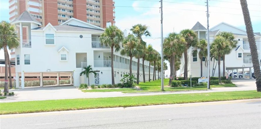 Adosado en Redington Shores, Florida 2 dormitorios, 114.92 m2 № 1908533