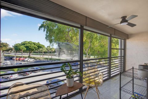 Condo in Tamarac, Florida, 2 bedrooms № 2252603 - photo 16
