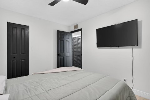 Condo in Tamarac, Florida, 2 bedrooms № 2252603 - photo 21
