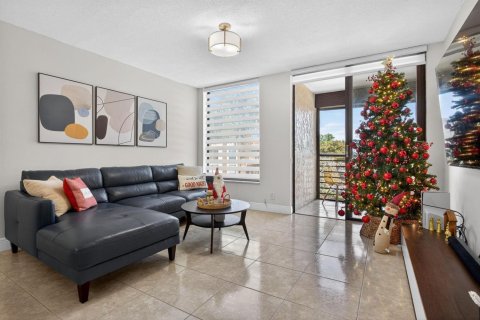Condo in Tamarac, Florida, 2 bedrooms № 2252603 - photo 13