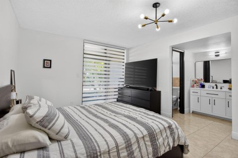 Condo in Tamarac, Florida, 2 bedrooms № 2252603 - photo 26