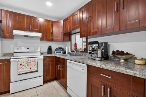 Condo in Tamarac, Florida, 2 bedrooms № 2252603 - photo 7