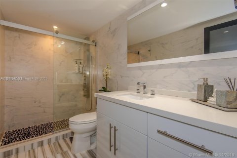 Condominio en alquiler en Sunny Isles Beach, Florida, 2 dormitorios, 141.68 m2 № 1979340 - foto 17