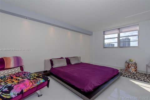 Condominio en alquiler en Sunny Isles Beach, Florida, 2 dormitorios, 141.68 m2 № 1979340 - foto 18