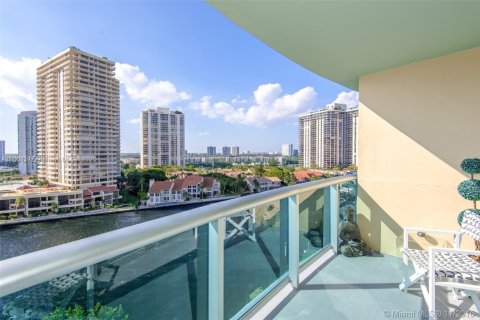 Condominio en alquiler en Sunny Isles Beach, Florida, 2 dormitorios, 141.68 m2 № 1979340 - foto 2