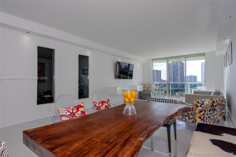 Condominio en alquiler en Sunny Isles Beach, Florida, 2 dormitorios, 141.68 m2 № 1979340 - foto 11