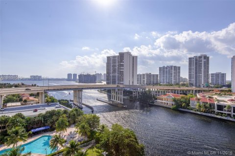 Condominio en alquiler en Sunny Isles Beach, Florida, 2 dormitorios, 141.68 m2 № 1979340 - foto 3