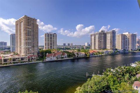 Condominio en alquiler en Sunny Isles Beach, Florida, 2 dormitorios, 141.68 m2 № 1979340 - foto 4