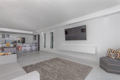 Condominio en alquiler en Sunny Isles Beach, Florida, 2 dormitorios, 141.68 m2 № 1979340 - foto 13
