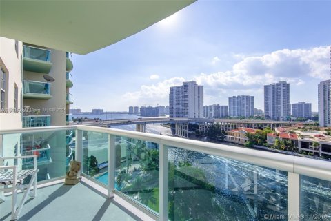 Condominio en alquiler en Sunny Isles Beach, Florida, 2 dormitorios, 141.68 m2 № 1979340 - foto 1
