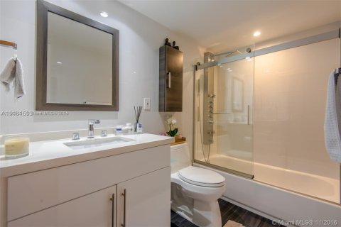 Condominio en alquiler en Sunny Isles Beach, Florida, 2 dormitorios, 141.68 m2 № 1979340 - foto 24