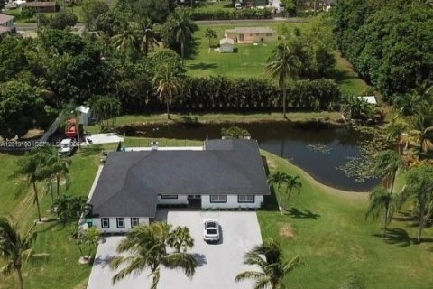 Villa ou maison à vendre à Davie, Floride: 4 chambres, 252.14 m2 № 2084936 - photo 2