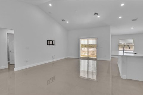 Villa ou maison à louer à Indian lake estates, Floride: 3 chambres, 161.28 m2 № 2409912 - photo 8