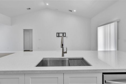 Villa ou maison à louer à Indian lake estates, Floride: 3 chambres, 161.28 m2 № 2409912 - photo 14