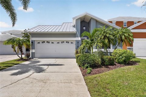 House in Apollo Beach, Florida 3 bedrooms, 146.04 sq.m. № 2347734
