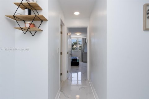 Condominio en venta en North Miami Beach, Florida, 2 dormitorios, 90.12 m2 № 2008751 - foto 10