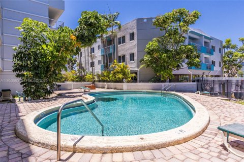 Condominio en venta en North Miami Beach, Florida, 2 dormitorios, 90.12 m2 № 2008751 - foto 3