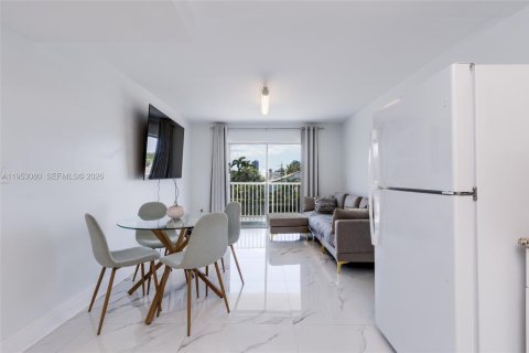Condominio en venta en North Miami Beach, Florida, 2 dormitorios, 90.12 m2 № 2008751 - foto 22