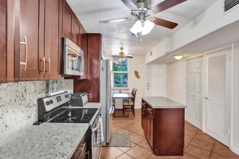 Copropriété à vendre à Pompano Beach, Floride: 2 chambres, 99.41 m2 № 2000269 - photo 11