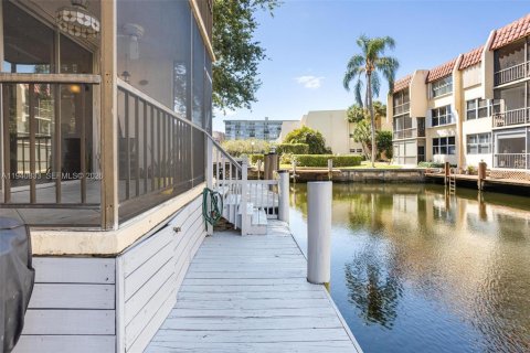 Copropriété à vendre à Pompano Beach, Floride: 2 chambres, 99.41 m2 № 2000269 - photo 2