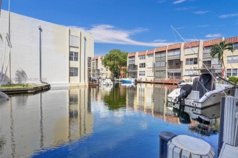 Copropriété à vendre à Pompano Beach, Floride: 2 chambres, 99.41 m2 № 2000269 - photo 18