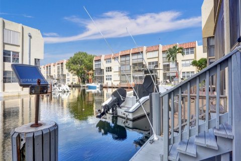 Copropriété à vendre à Pompano Beach, Floride: 2 chambres, 99.41 m2 № 2000269 - photo 3