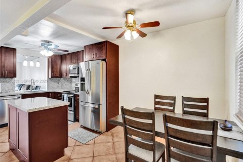 Copropriété à vendre à Pompano Beach, Floride: 2 chambres, 99.41 m2 № 2000269 - photo 12
